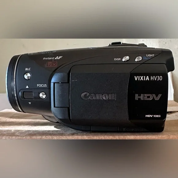 Canon VIXIA HV30 MiniDV HDV HD CMOS 3.1 MP Instant AF Video